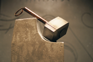 Thor’s hammer (Mjolnir) on stand / From Thor 2011 © 2017 MARVEL